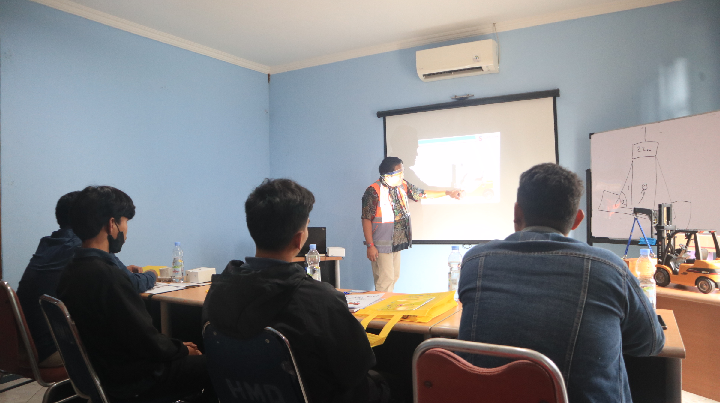 Jangan Asal Mengemudi Forklift!Pelatihan Resmi dan Dapatkan Sertifikatnya